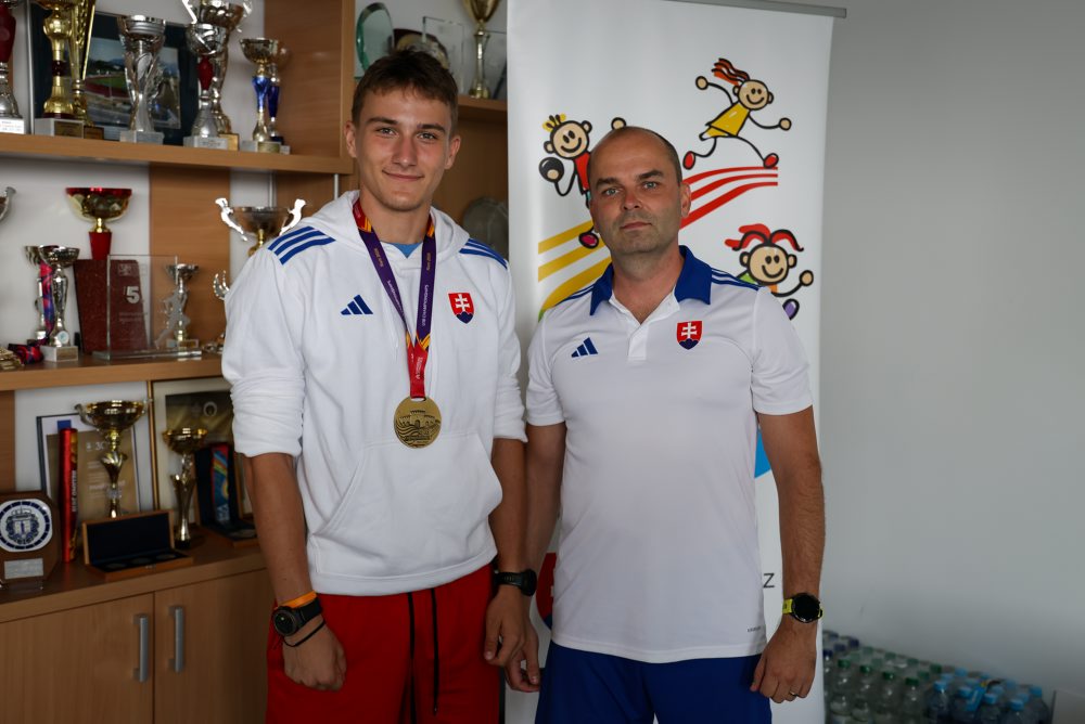 Návrat atléta Sebastiana Karpa z ME do 18 rokov 