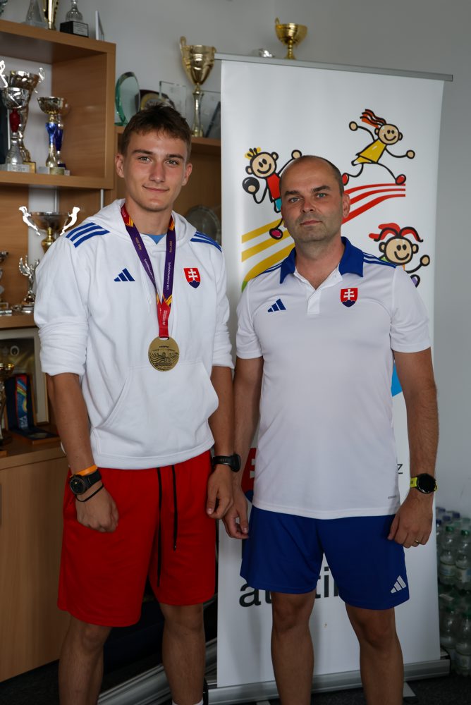 Návrat atléta Sebastiana Karpa z ME do 18 rokov 