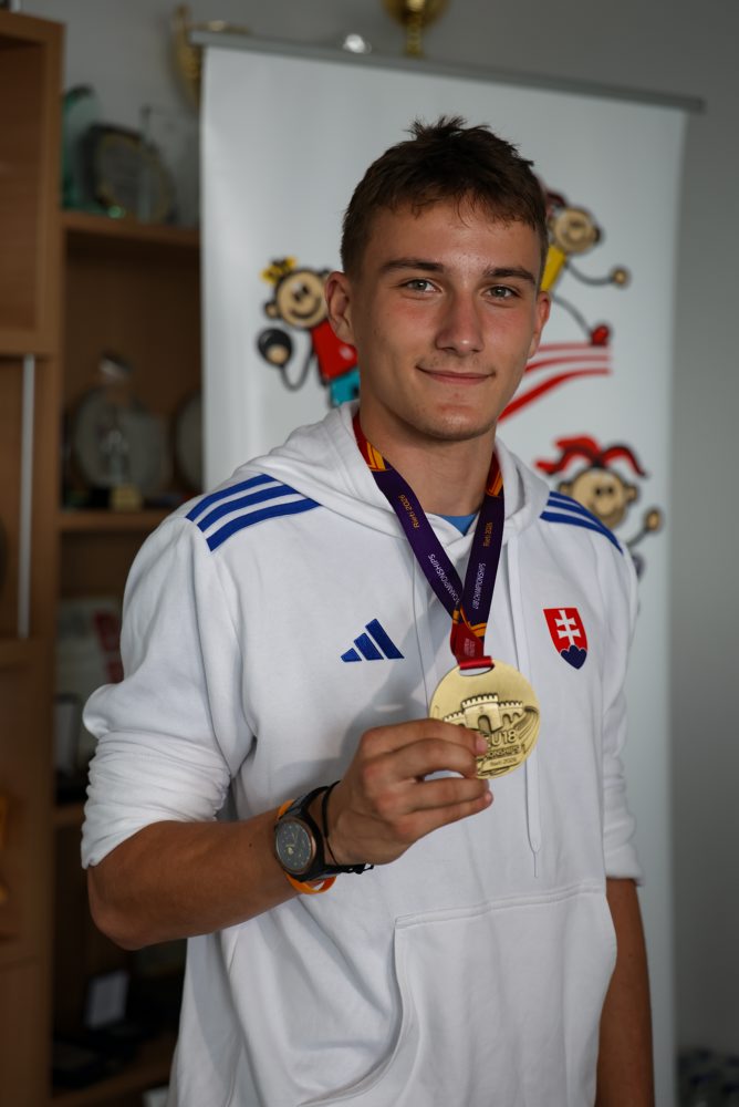 Návrat atléta Sebastiana Karpa z ME do 18 rokov 