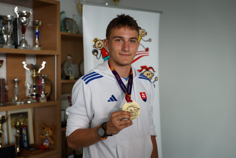 Návrat atléta Sebastiana Karpa z ME do 18 rokov 