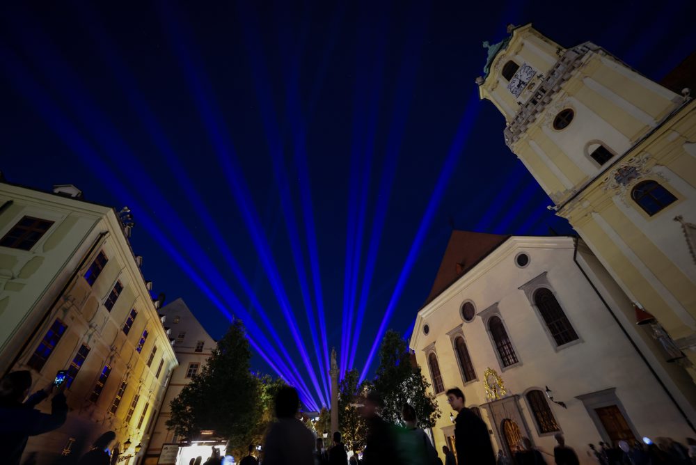 Atmosféra Medzinárodného festivalu súčasného umenia Biela noc v Bratislave, predstaví vyše 30 umeleckých projektov