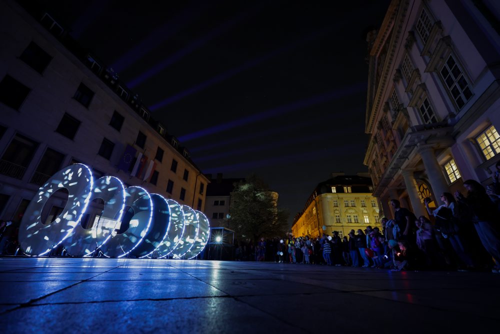 Atmosféra Medzinárodného festivalu súčasného umenia Biela noc v Bratislave, predstaví vyše 30 umeleckých projektov