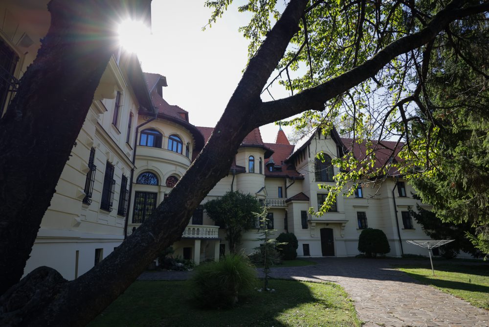 Komentovaná prechádzka v priestoroch Csákyho kaštieľa v Bratislave
