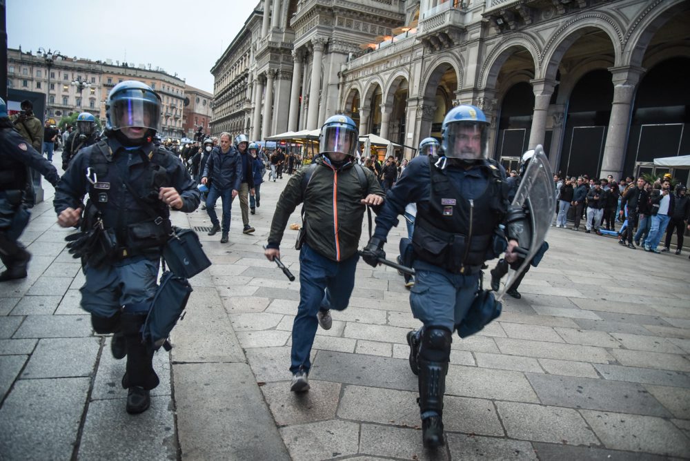 V Miláne opäť došlo k stretom medzi protestujúcimi a políciou