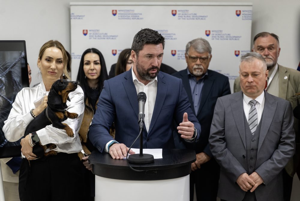 TK ministerstva pôdohospodárstva na tému - Koniec množiarňam: Stop utrpeniu zvierat