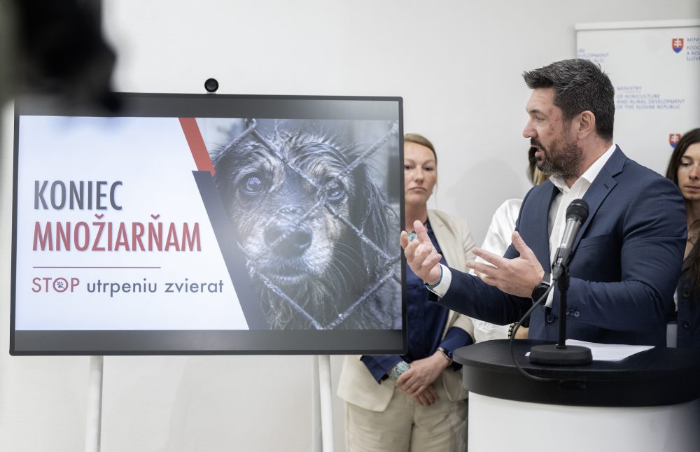 TK ministerstva pôdohospodárstva na tému - Koniec množiarňam: Stop utrpeniu zvierat