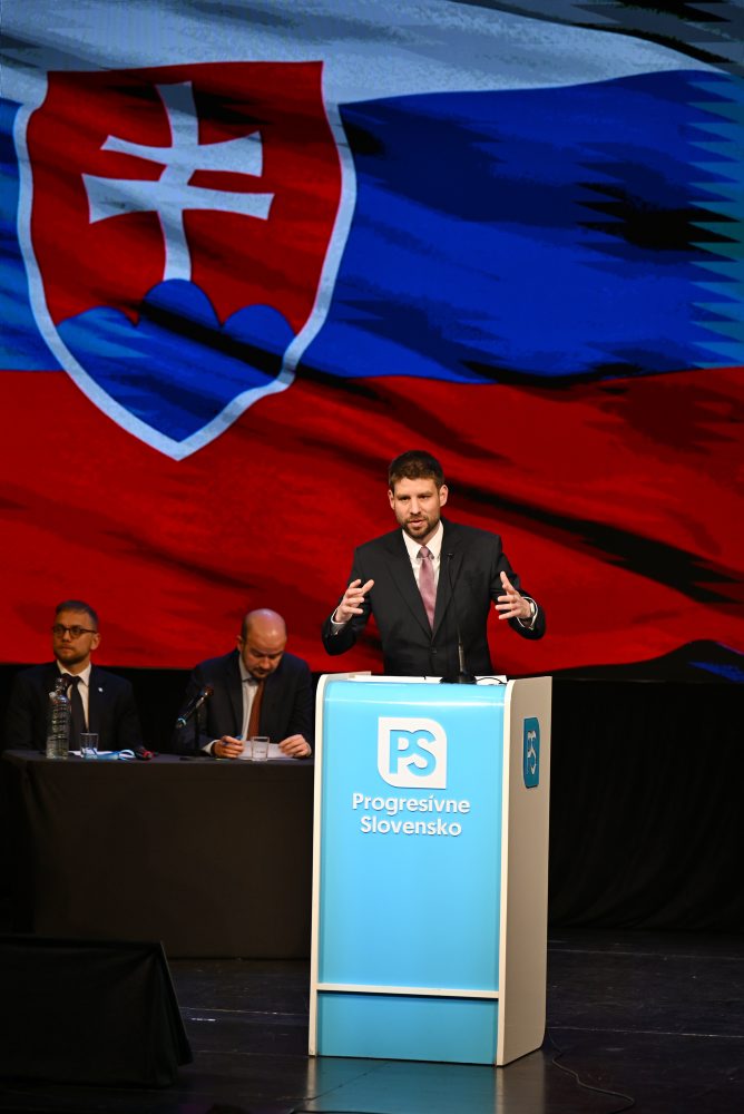 Snem PS zvolil opätovne za predsedu hnutia M. Šimečku
