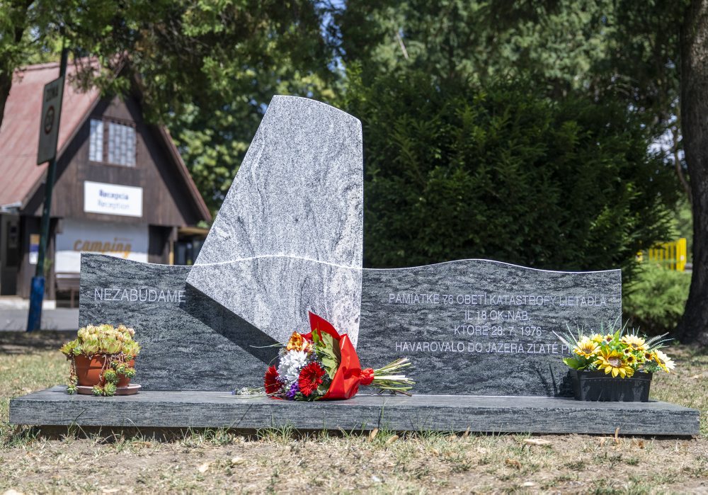  Pietna spomienka na obete pádu lietadla ČSA do jazera Zlaté piesky pri príležitosti 50. výročia leteckej nehody