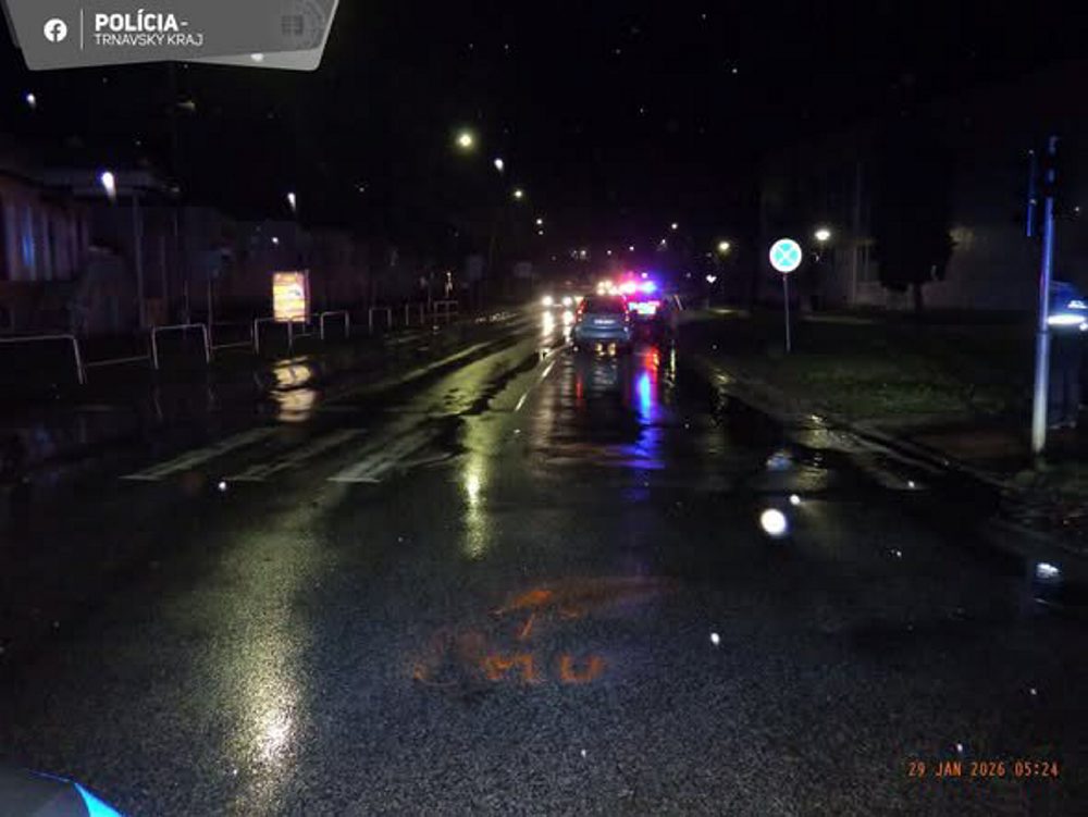 Polícia: Opitý vodič zrazil ženu na priechode pre chodcov v Seredi