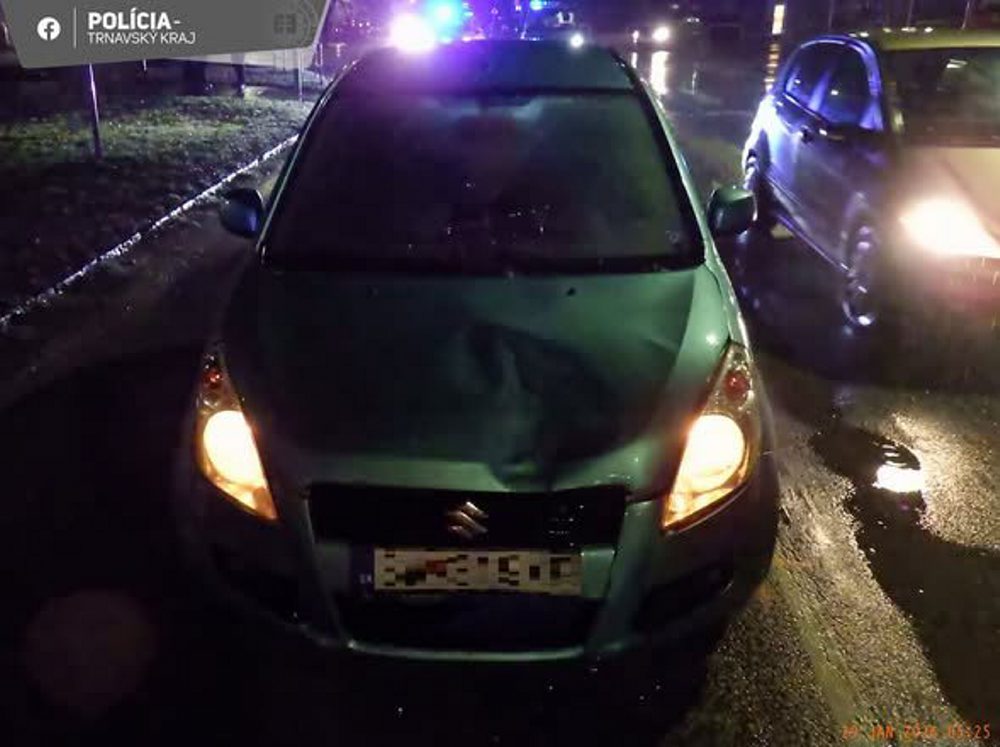 Polícia: Opitý vodič zrazil ženu na priechode pre chodcov v Seredi