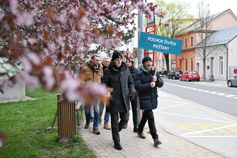 Atmosféra pochodu živých v Piešťanoch - Spomienka na výročie prvého transportu židovských dievčat a žien z mesta