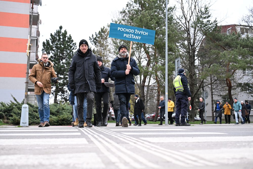 Atmosféra pochodu živých v Piešťanoch - Spomienka na výročie prvého transportu židovských dievčat a žien z mesta