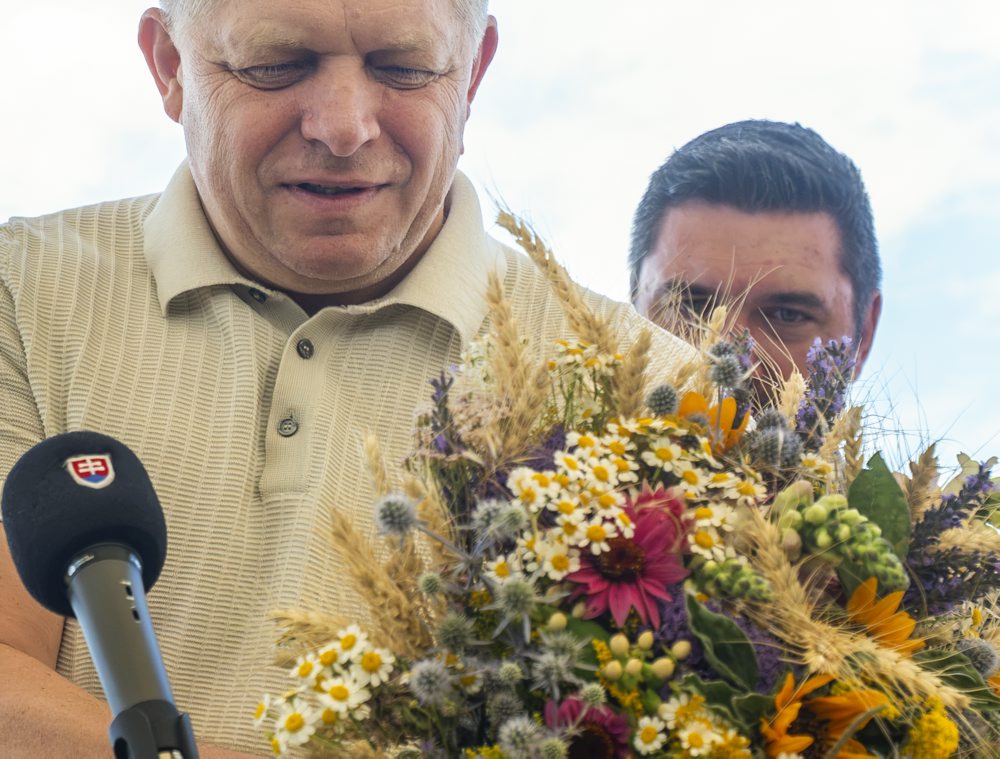 TK ministra pôdohospodárstva a rozvoja vidieka SR Richarda Takáča za účasti predsedu vlády SR Roberta Fica na tému: Žatva na Slovensku je v plnom prúde