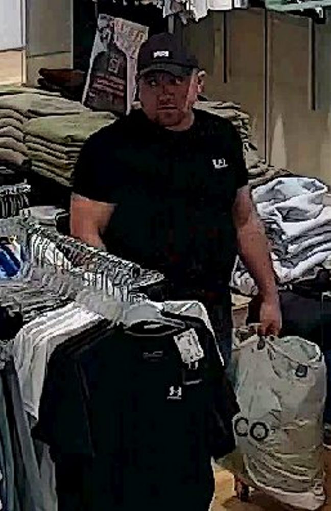 Polícia žiada o pomoc pri objasňovaní krádeže v nákupnom centre v Bratislave