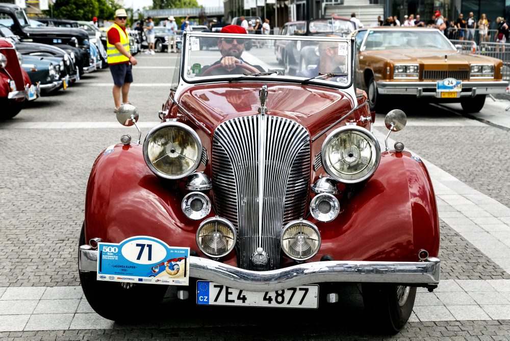 V Bratislave boli sprístupnené stovky veteránov, skončila sa tam FIVA Rally