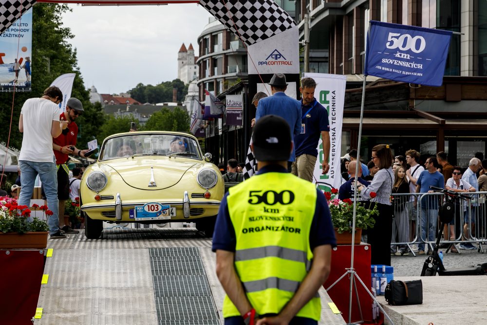 V Bratislave boli sprístupnené stovky veteránov, skončila sa tam FIVA Rally