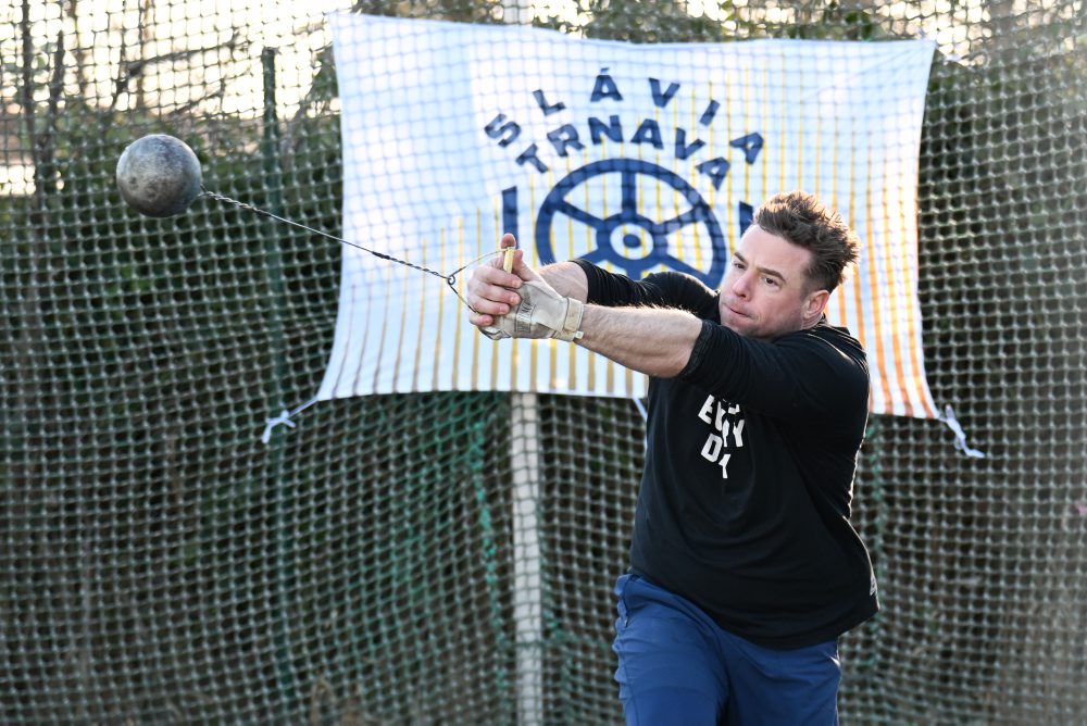 Silvestrovský hod bremenom v Trnave