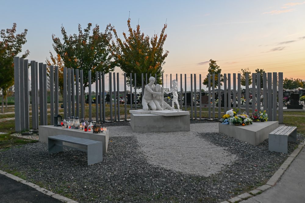 Obnovený pamätník nenarodeným deťom v Trnave 