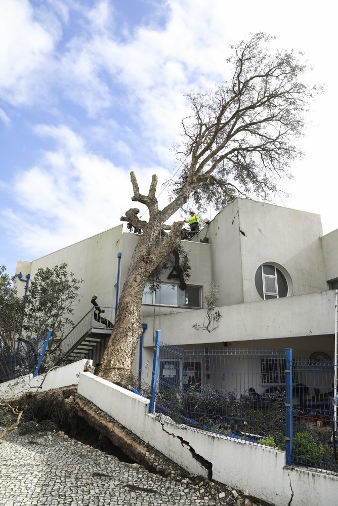 Búrka v Portugalsku 