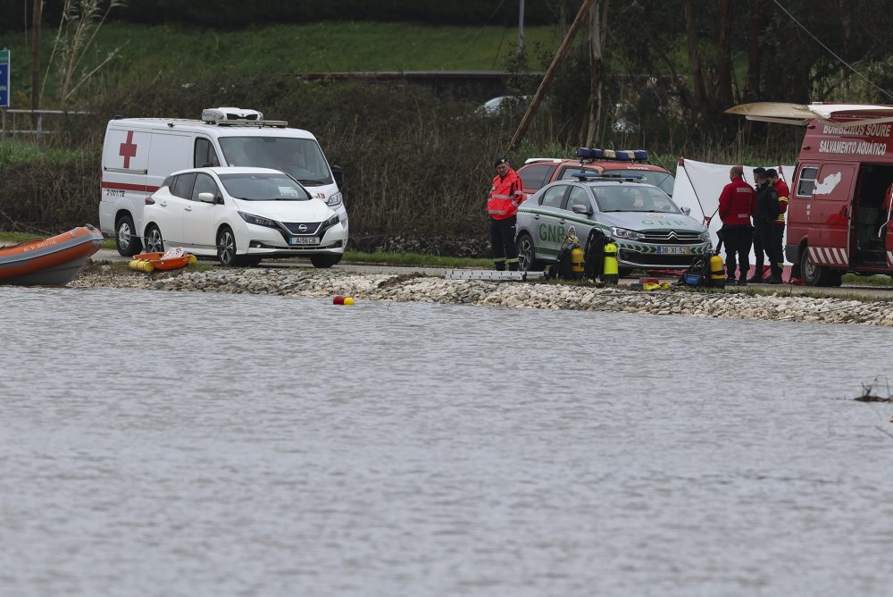 Nezvestný pár po sérii búrok našli mŕtvy v aute