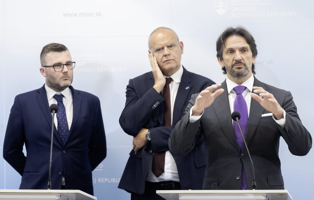 Tlačová konferencia pri príležitosti podpisu memoranda medzi spoločnosťou EURENCO a spoločnosťou ZVS holding, ktorá sa uskutoční aj za účasti podpredsedu vlády a ministra obrany SR Roberta Kaliňáka