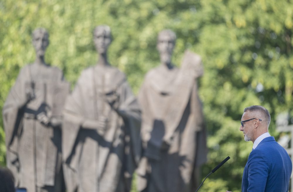 Nová pamätná tabuľa pri súsoší sv. Cyrila, Metoda a Gorazda na Bratislavskom hrade