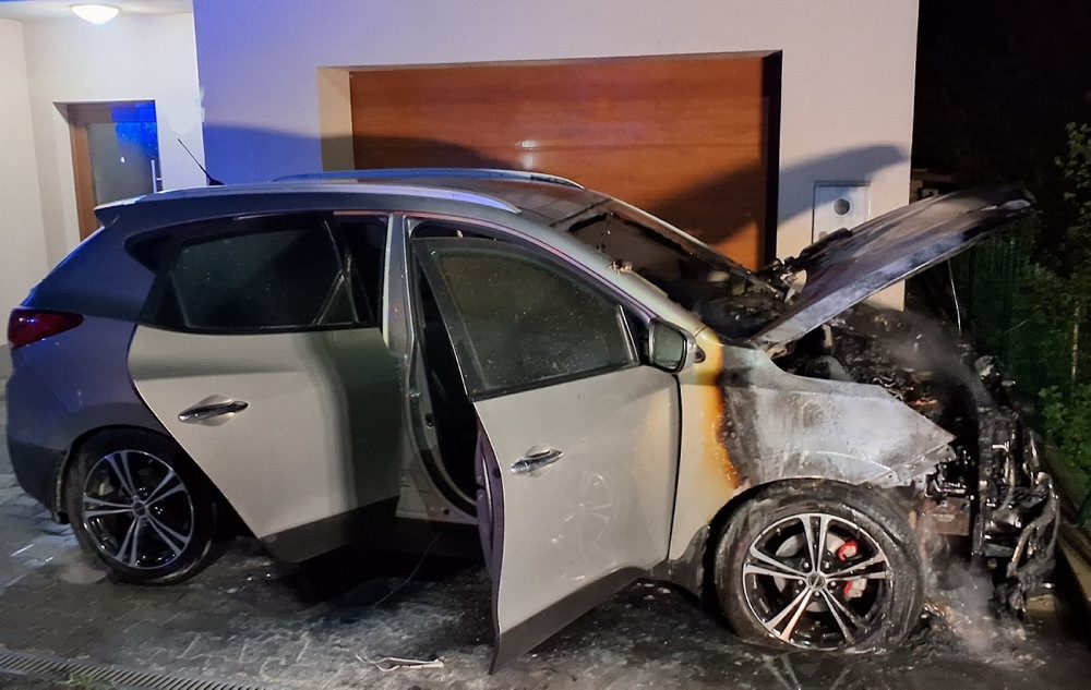 Požiar dvoch osobných vozidiel v Kunove spôsobil škodu 17.000 eur