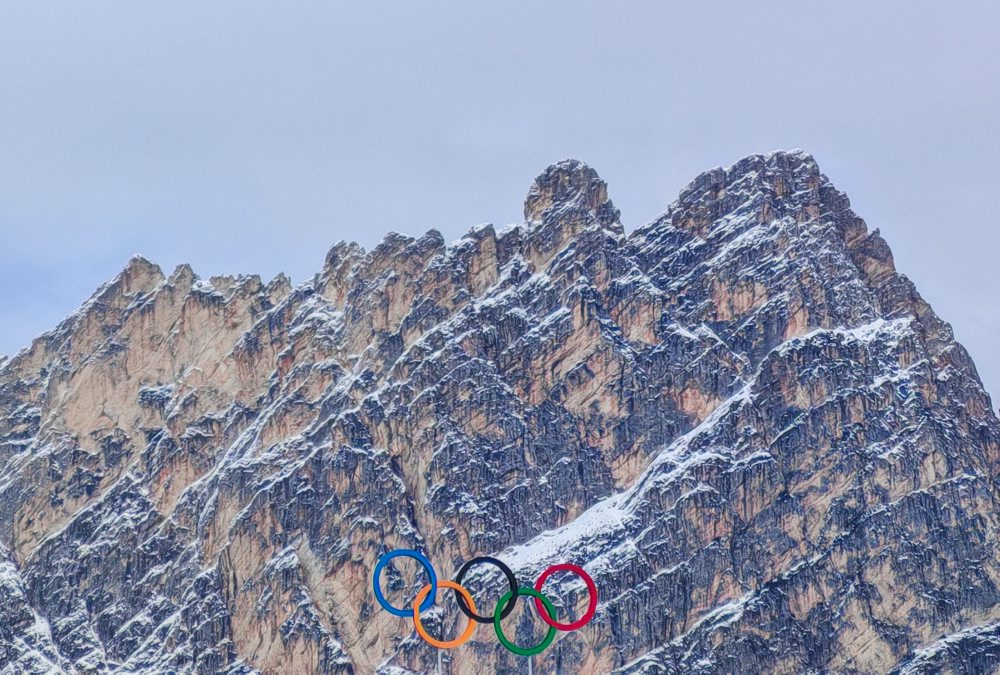 Olympijské kruhy pred oficiálnym otvorením zimných olympijských hier v Cortine 