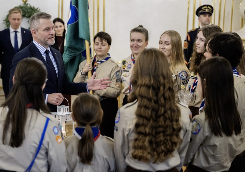 Prezident SR Peter Pellegrini prijal Betlehemské svetlo od slovenských skautov