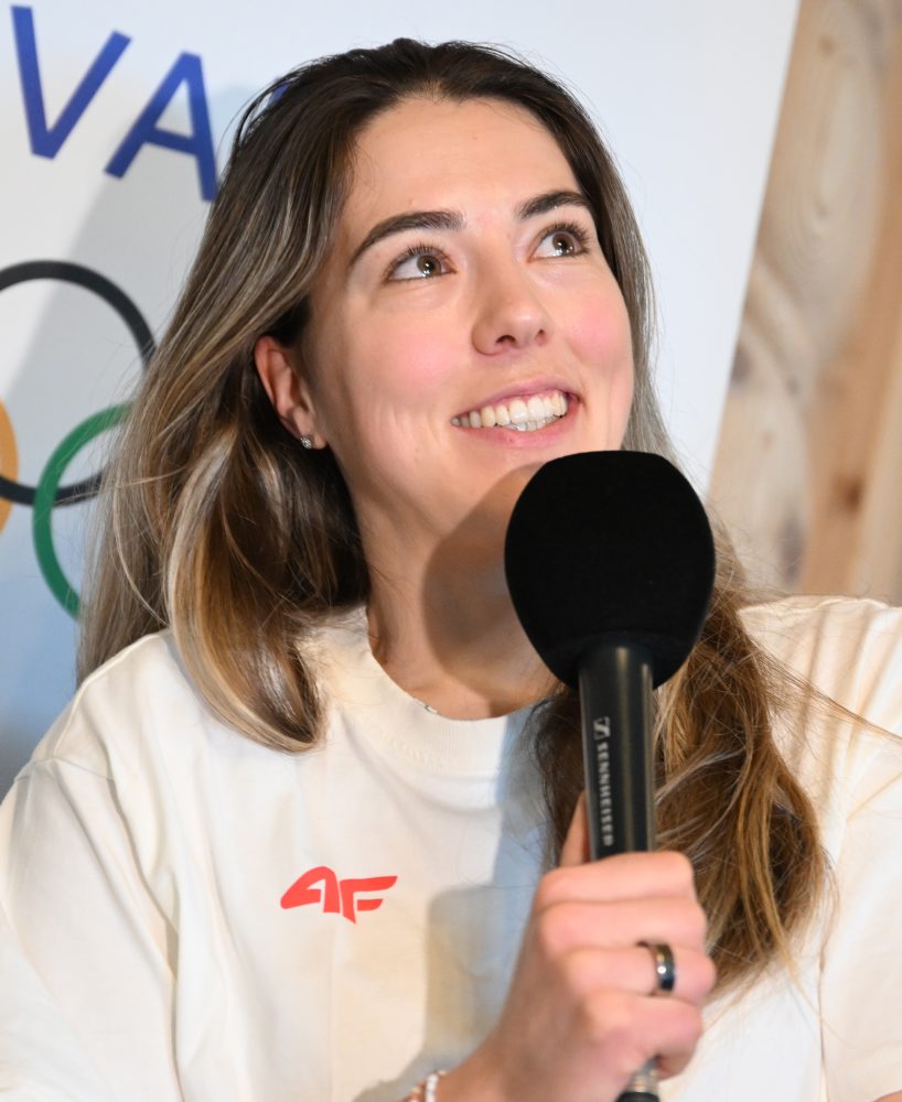 Brífing s Petrou Vlhovou pred jej zajtrajším štartom v tímovej kombinácii 