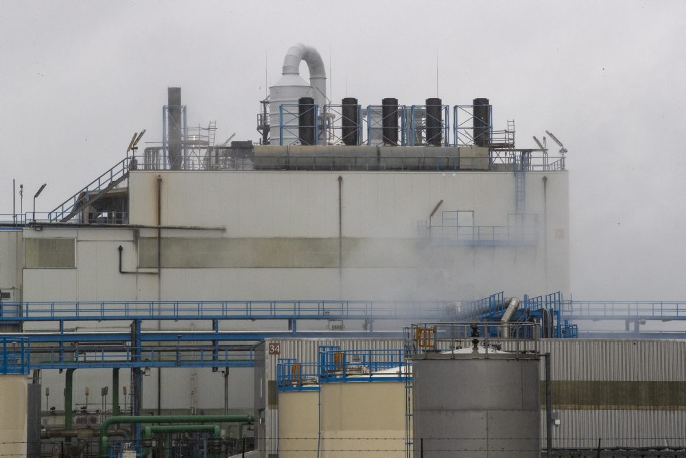 Nadnárodný koncern 3M čelí v Belgicku žalobe pre „večné chemikálie“