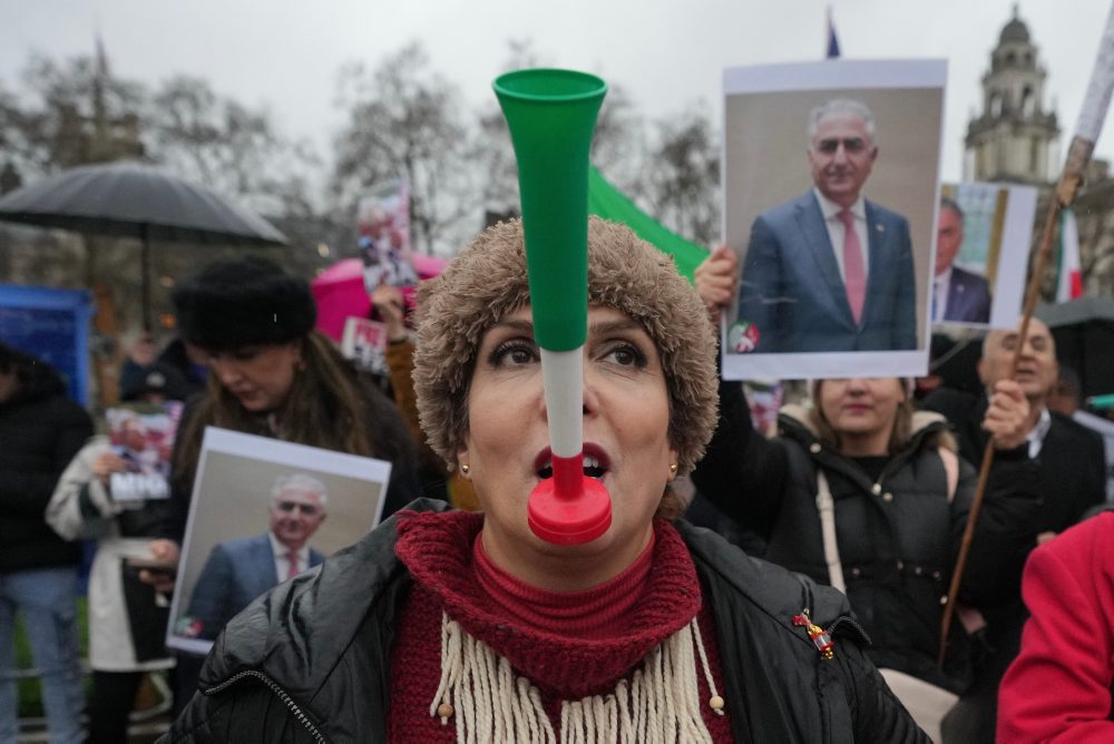 Demonštrácia na podporu iránskych protivládnych protestov v Británii 