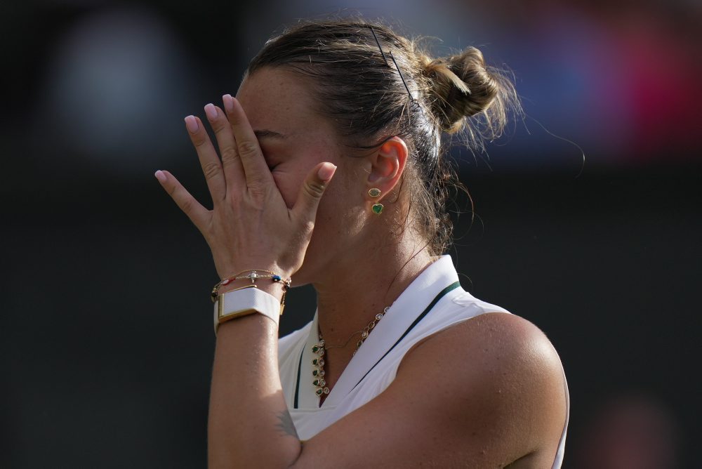 Osemfinále vo Wimbledone: Naomi Osaková - Arina Sobolenková