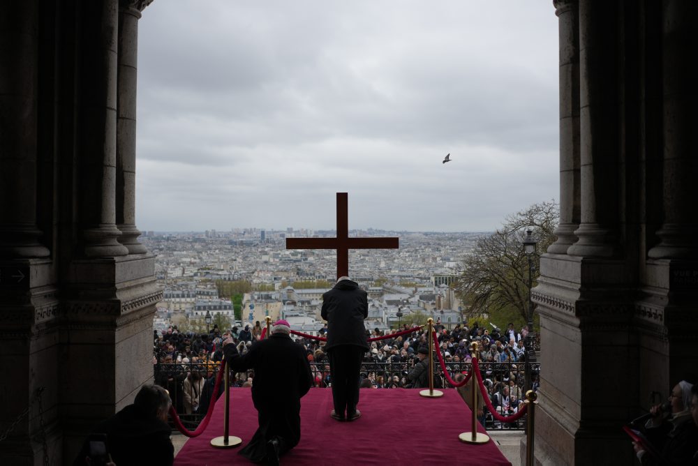 Krížová cesta na Veľký piatok v Paríži  