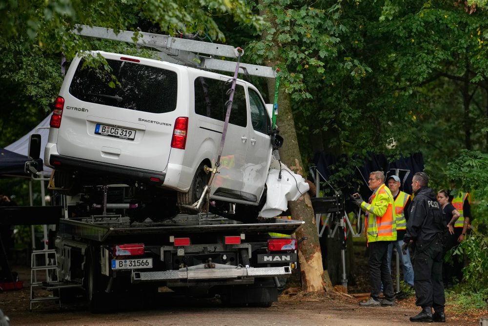 V Nemecku vrazilo auto v blízkosti pochodu LGBTQ+ do ľudí