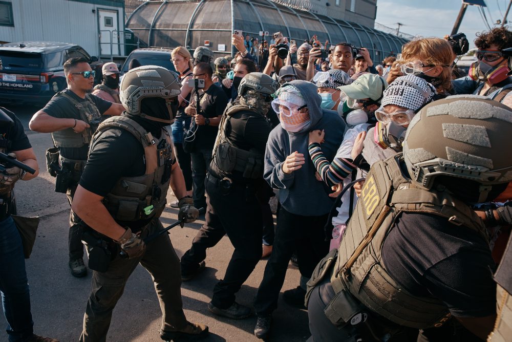 Protest pred deportačným centrom ICE v Newarku 