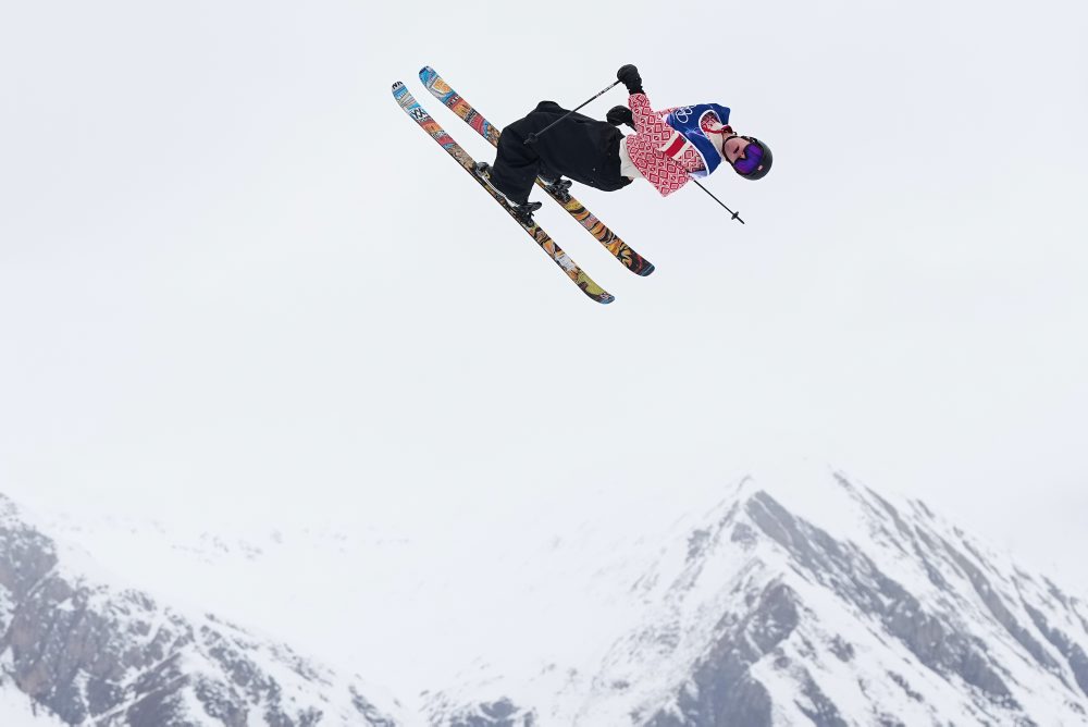 Finále akrobatických lyžiarov v disciplíne slopestyle 