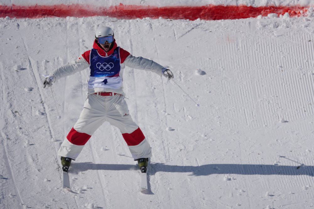 Kanaďan Mikael Kingsbury získal zlato, keď triumfoval v dual mogulse v akrobatickom lyžovaní 