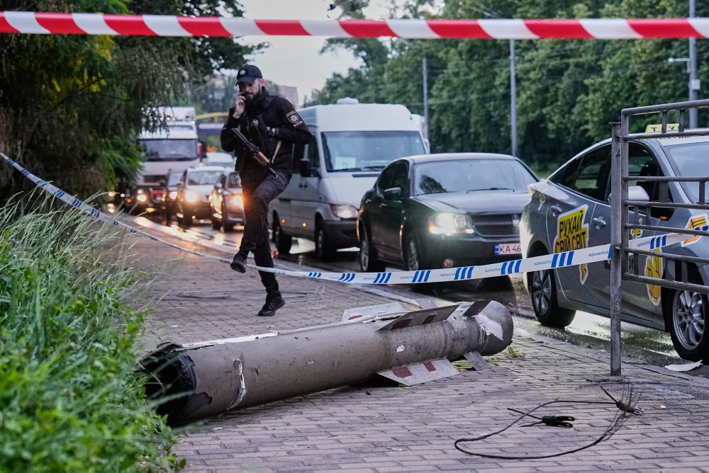 Masívny nočný ruský útok na Ukrajinu má deväť obetí, v Rusku hlásia 3 mŕtvych