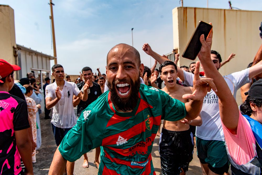 Tisíce migrantov prenikli do enklávy Ceuta