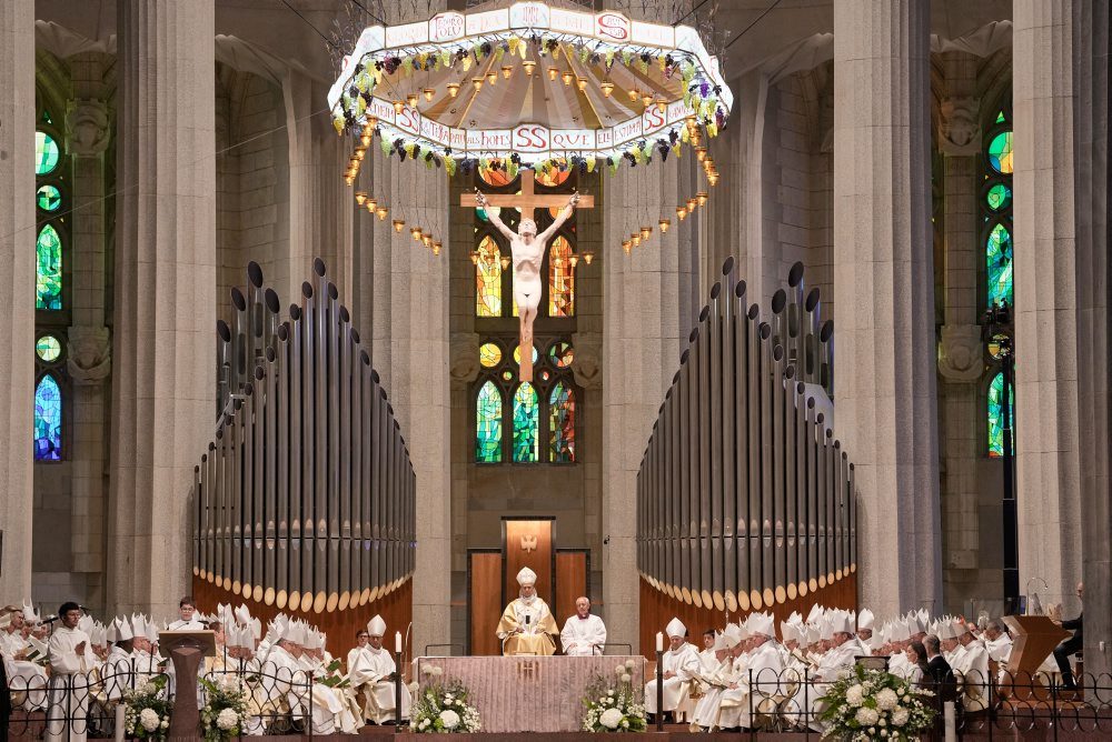 Pápež Lev XIV. celebroval omšu spojenú so slávnostným požehnaním Veže Ježiša Krista v bazilike Sagrada Familia v Barcelone