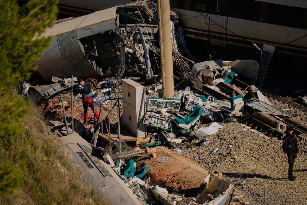 Počet obetí zrážky dvoch vlakov na juhu Španielska stúpol na 41