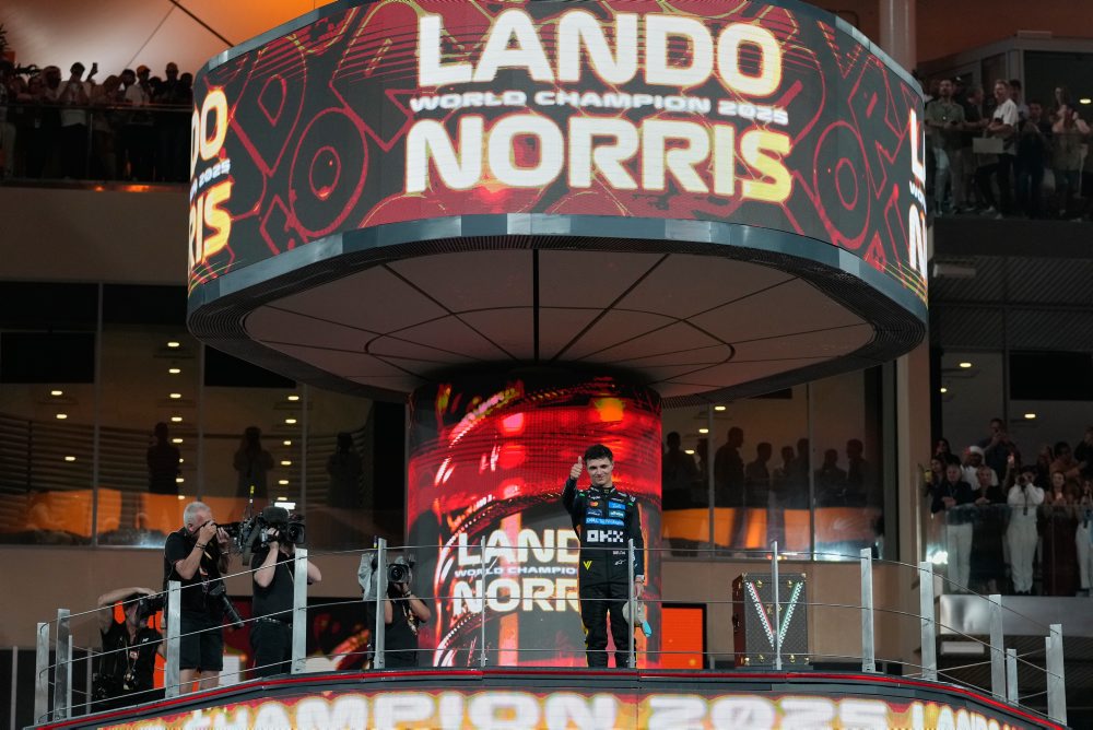 Brit Lando Norris novým majstrom sveta, stačilo mu na to tretie miesto na Veľkej cene Abú Zabí