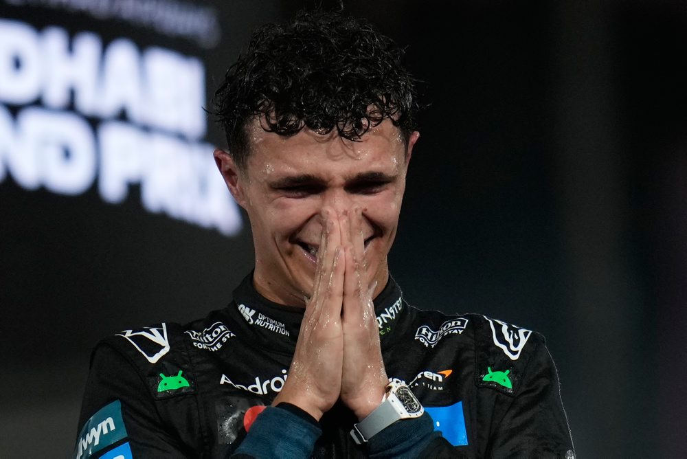 Brit Lando Norris novým majstrom sveta, stačilo mu na to tretie miesto na Veľkej cene Abú Zabí