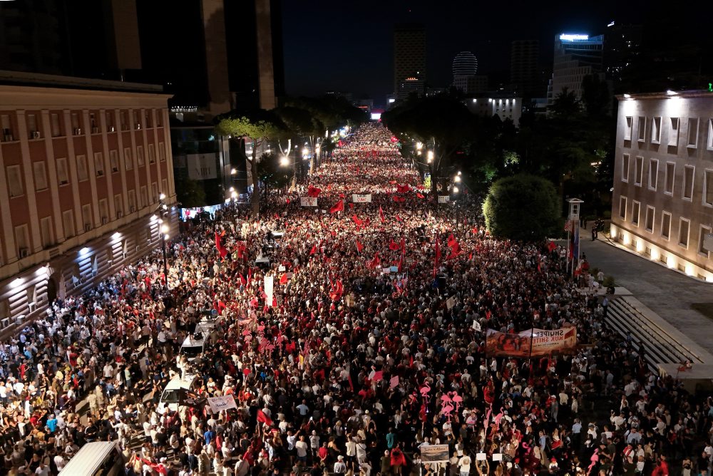 Albánci protestovali v uliciach Tirany 35. deň po sebe