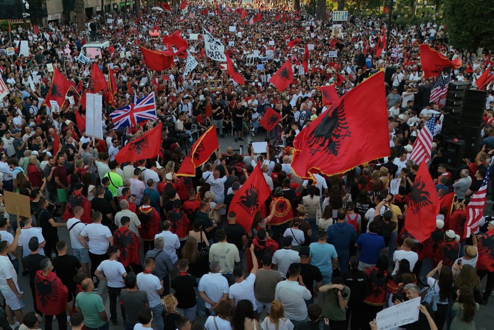V Albánsku protestovali proti ďalšiemu luxusnému stavebnému projektu