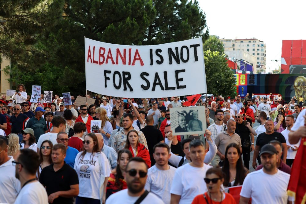 V Albánsku protestovali proti ďalšiemu luxusnému stavebnému projektu