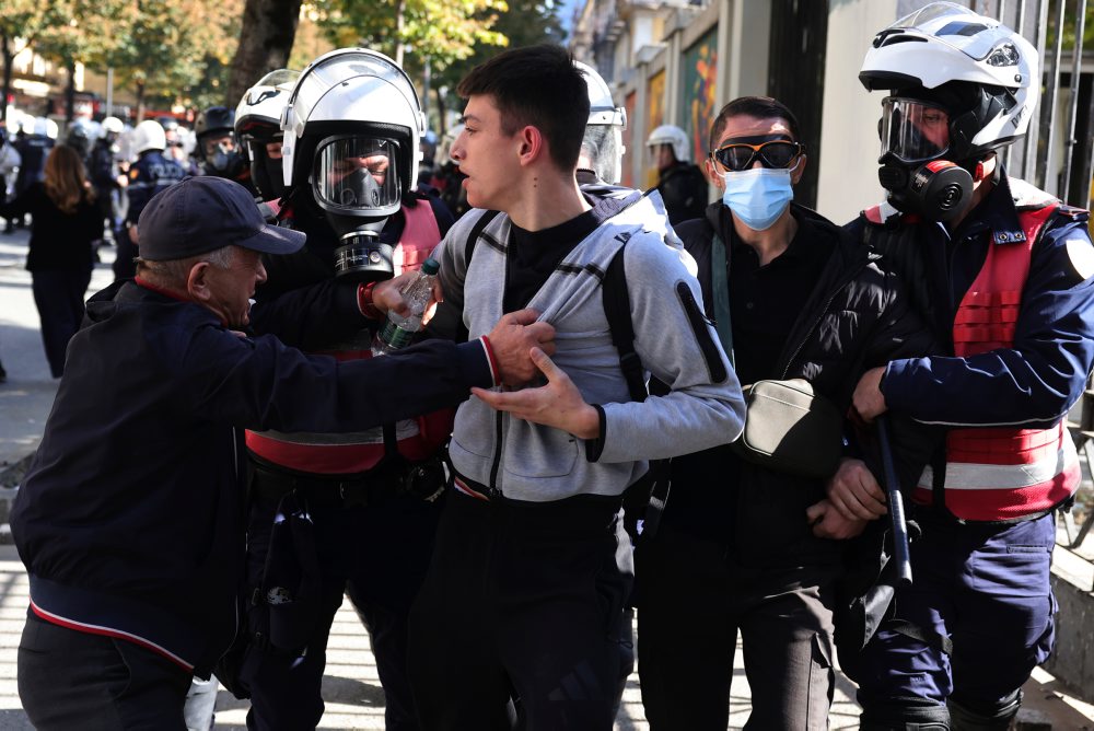 Pokračujúce protivládne študentské protesty v Albánsku