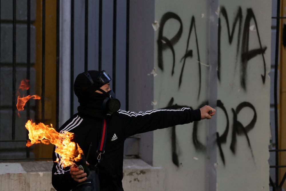 Pokračujúce protivládne študentské protesty v Albánsku