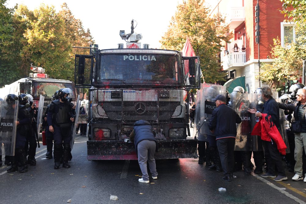 Pokračujúce protivládne študentské protesty v Albánsku